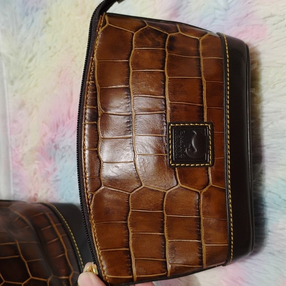 Authentic Dooney & Bourke Croco Embossed Large Tote & Matching Wallet - Picture 5 of 16